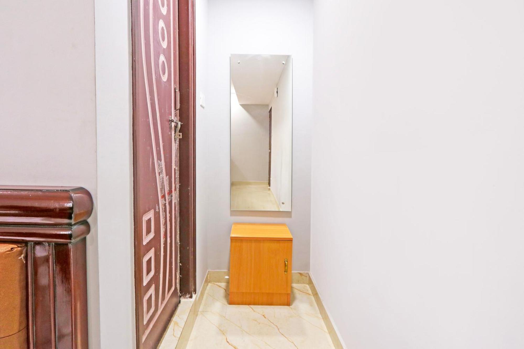 Super Townhouse Qualia Elite S R Nagar Hotel Hyderabad Exterior photo