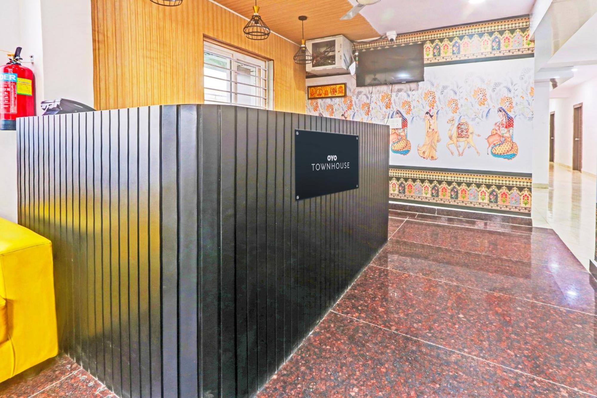 Super Townhouse Qualia Elite S R Nagar Hotel Hyderabad Exterior photo