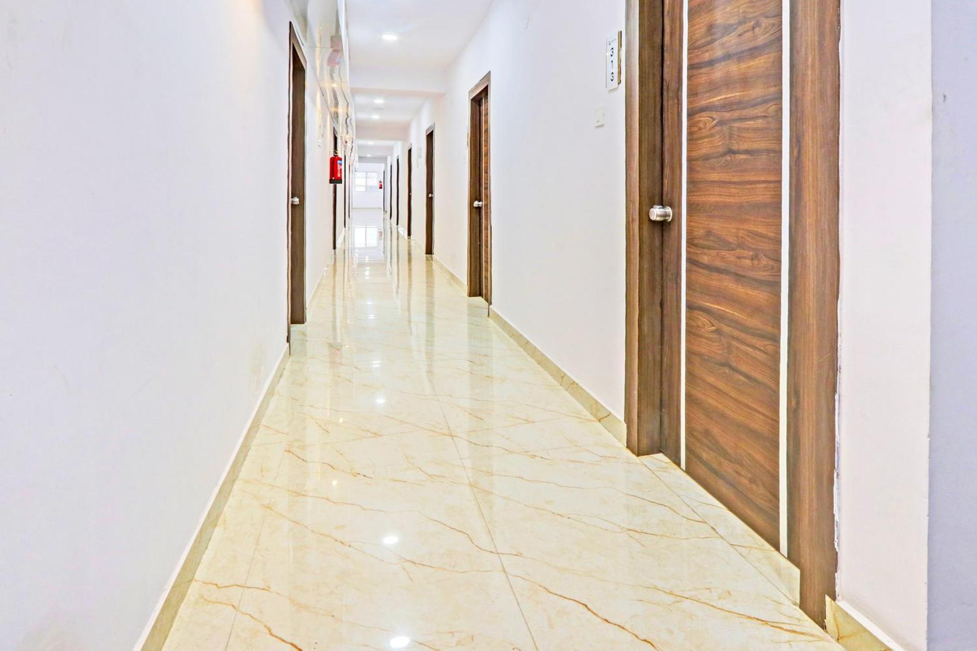 Super Townhouse Qualia Elite S R Nagar Hotel Hyderabad Exterior photo