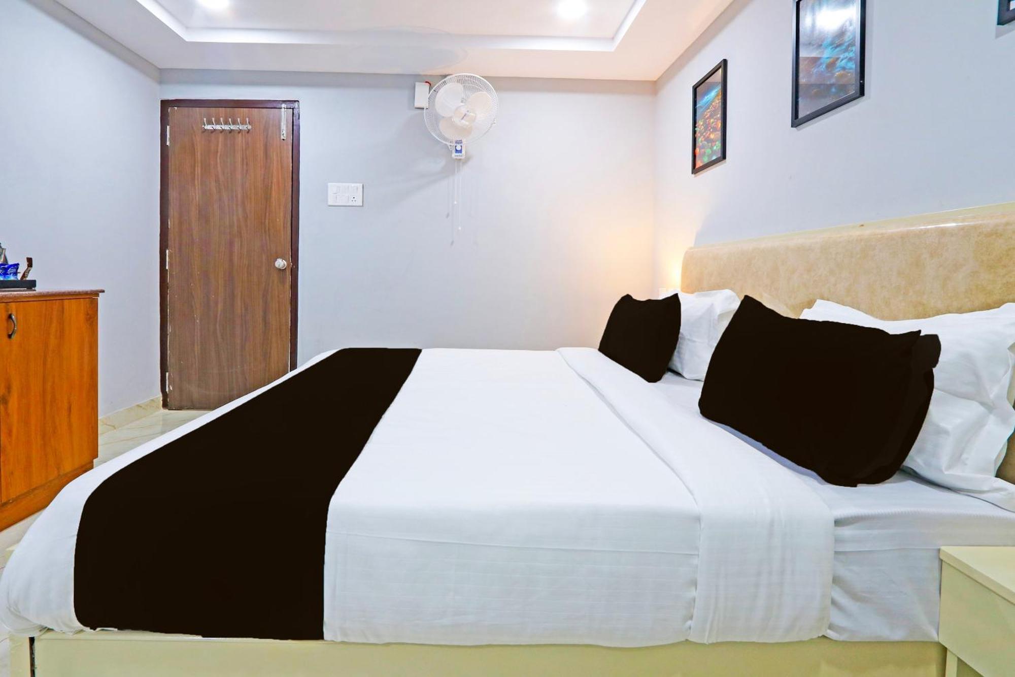 Super Townhouse Qualia Elite S R Nagar Hotel Hyderabad Exterior photo