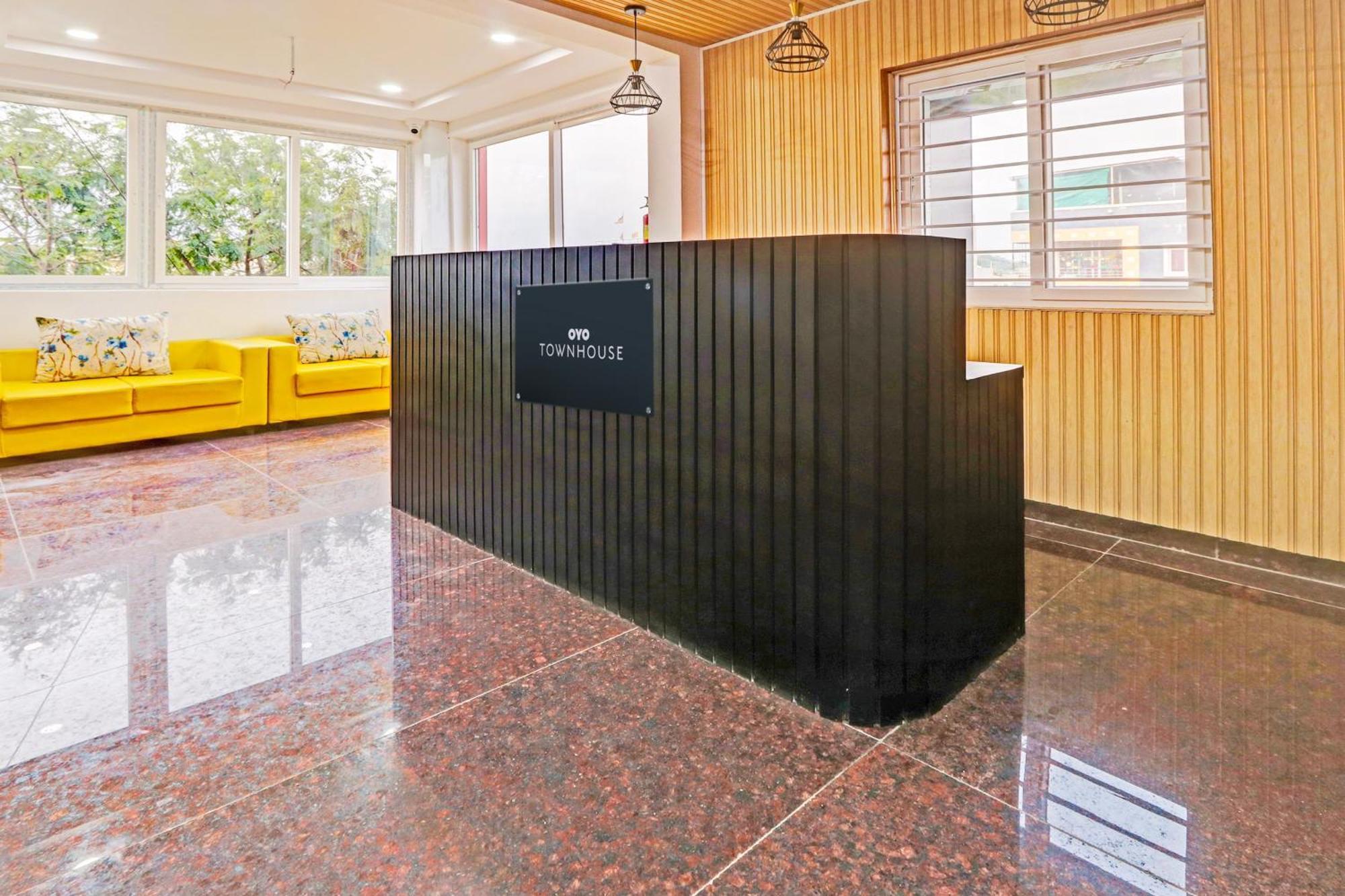 Super Townhouse Qualia Elite S R Nagar Hotel Hyderabad Exterior photo